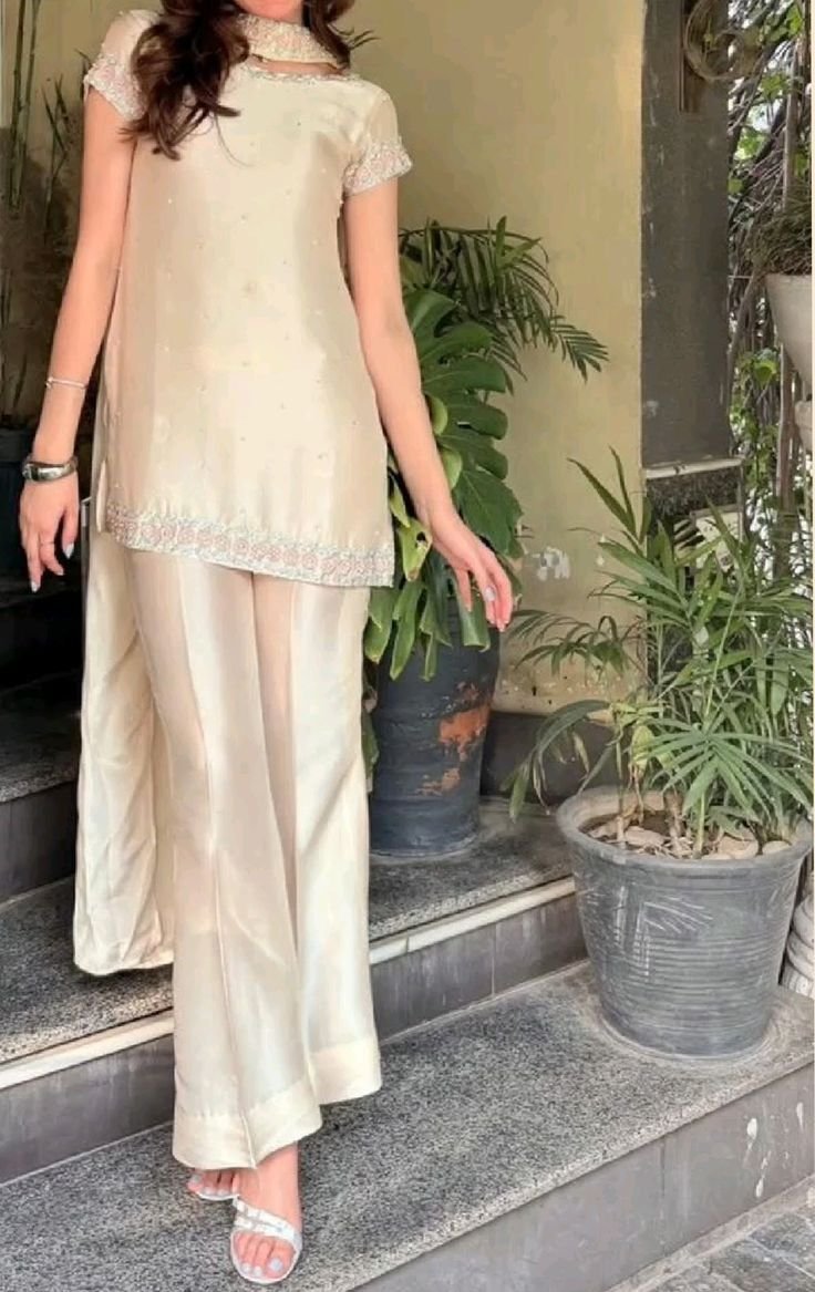 Short Shirt with Flapper Fancy