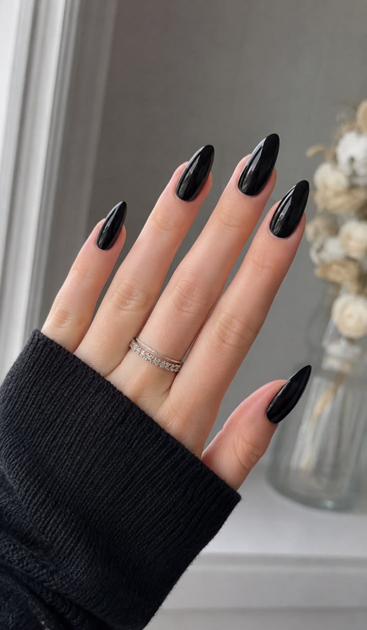 Clean Nails Aesthetic Design Black